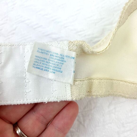 BUY 1 GET 1 FREE underscene 38c cream vintage bra - Picture 11 of 12